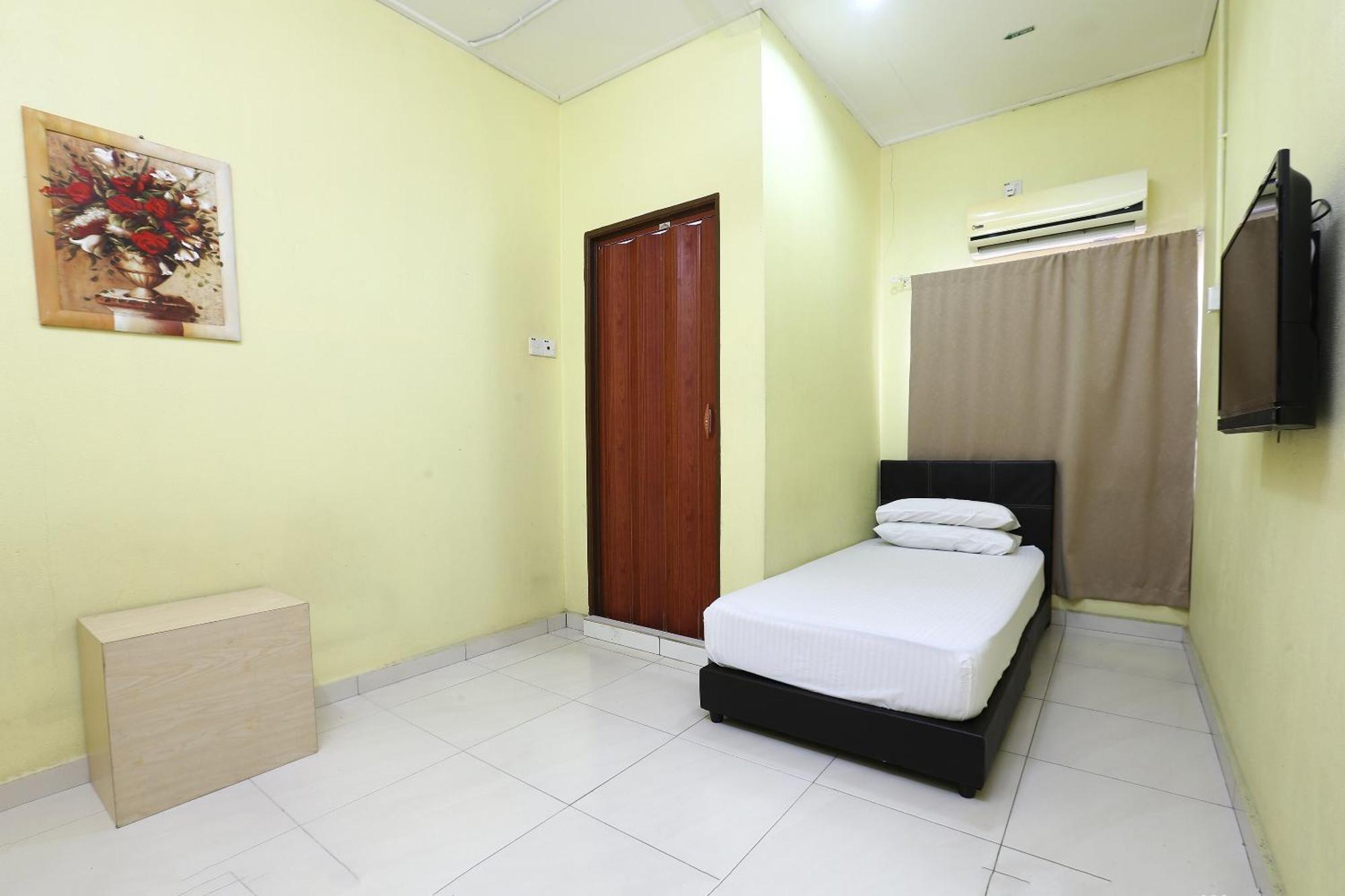 Oyo 89925 Innap Kota Bharu Exterior foto