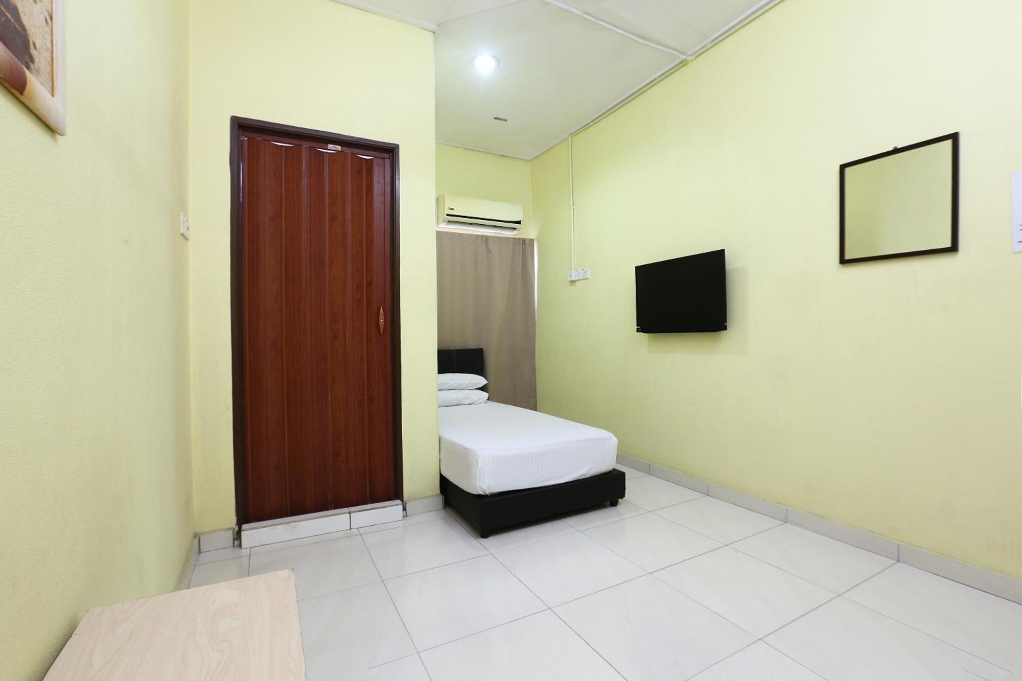 Oyo 89925 Innap Kota Bharu Exterior foto