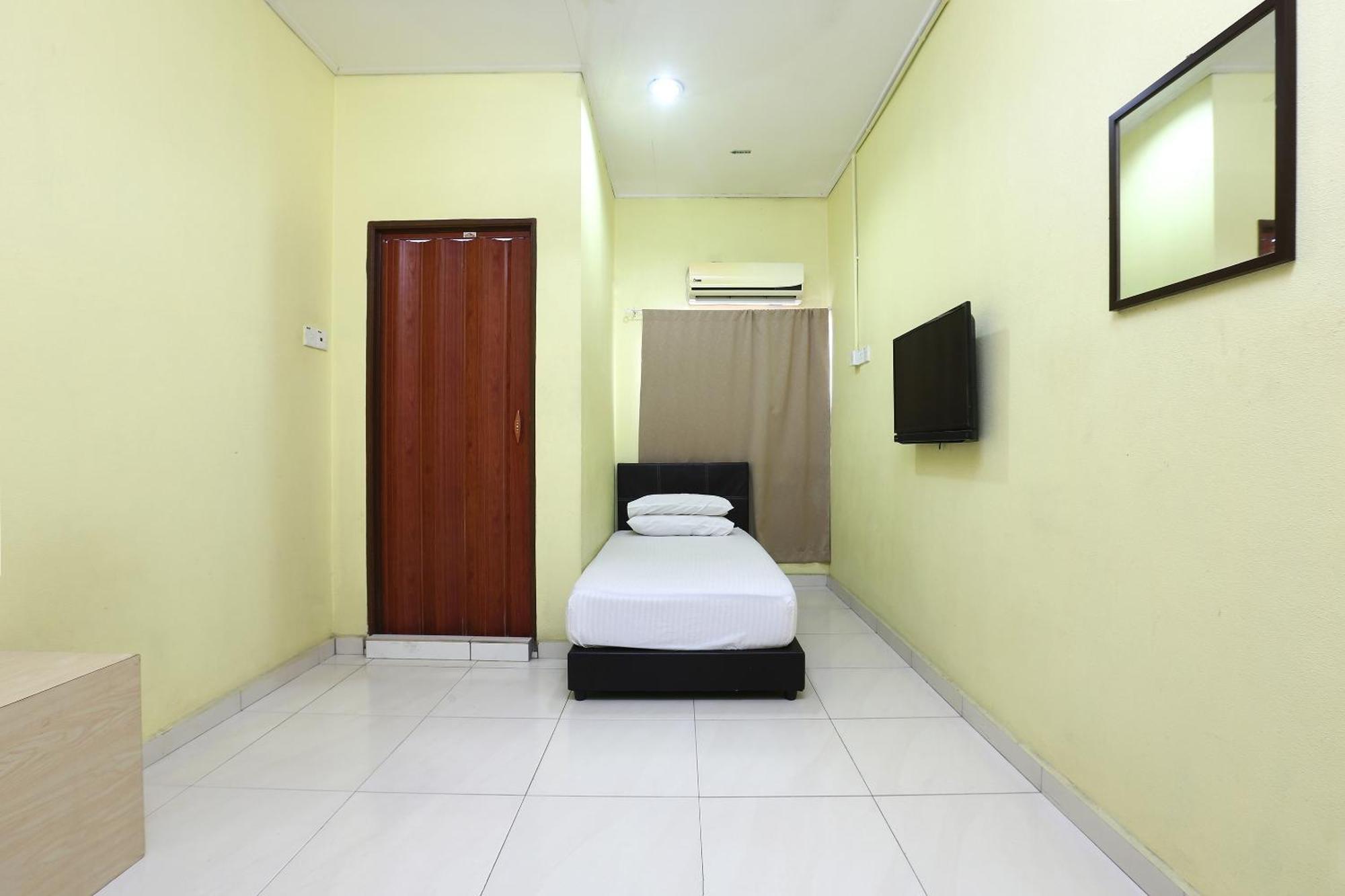 Oyo 89925 Innap Kota Bharu Exterior foto